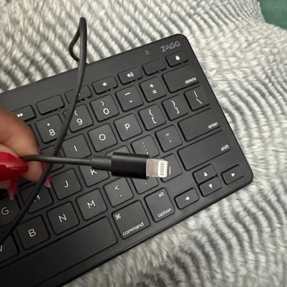 ZAGG Connect Keyboard w/Apple Phone